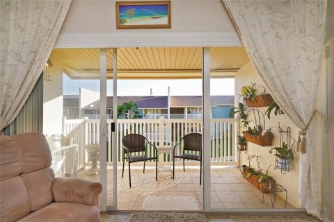 Condo in Merrit Island, Florida, 2 bedrooms  № 1624515 - photo 8
