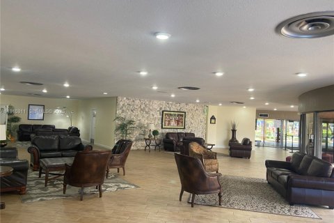 Condo in Sunrise, Florida, 1 bedroom № 2054595 - photo 3