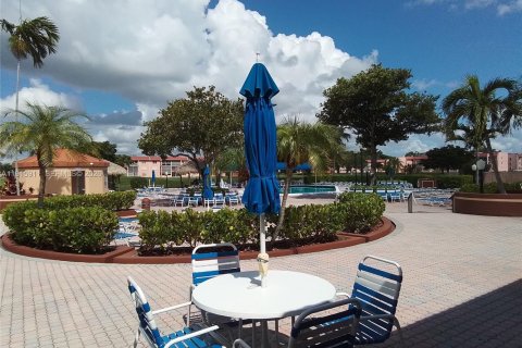 Condo in Sunrise, Florida, 1 bedroom № 2054595 - photo 8