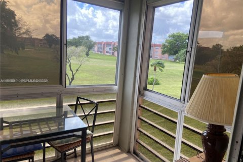 Condo in Sunrise, Florida, 1 bedroom № 2054595 - photo 17