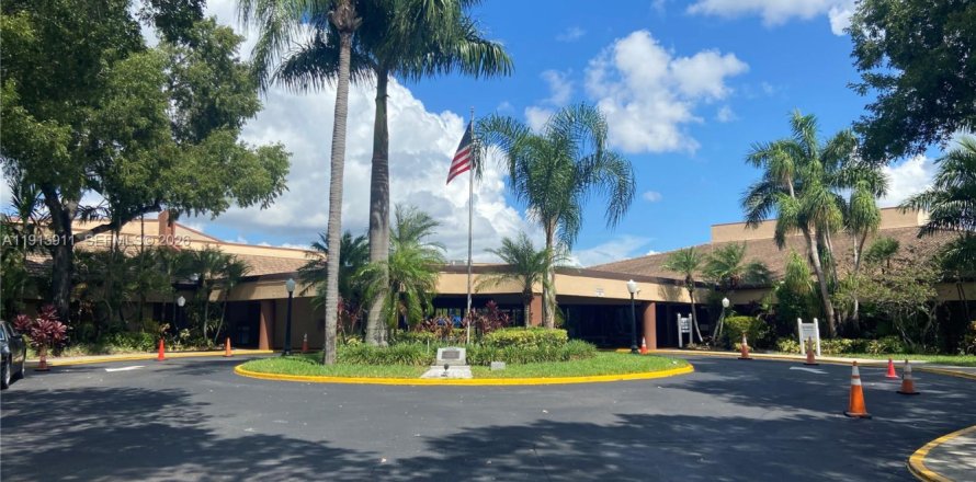 Condo in Sunrise, Florida, 1 bedroom № 2054595