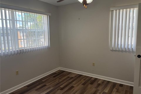 Condo in Port Charlotte, Florida, 2 bedrooms № 2387691 - photo 9