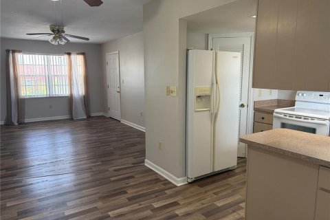 Condo in Port Charlotte, Florida, 2 bedrooms № 2387691 - photo 4