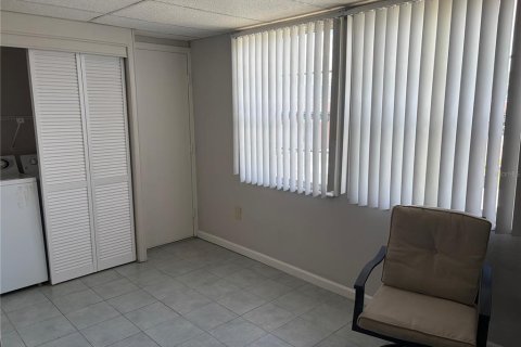 Condo in Port Charlotte, Florida, 2 bedrooms № 2387691 - photo 11