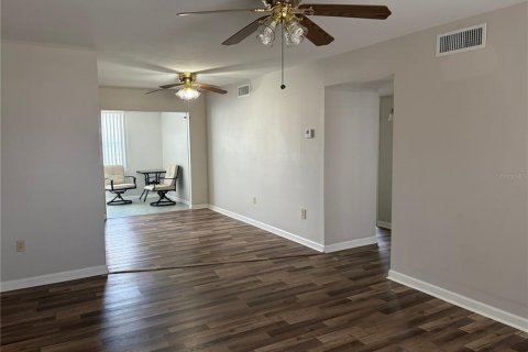 Condo in Port Charlotte, Florida, 2 bedrooms № 2387691 - photo 3