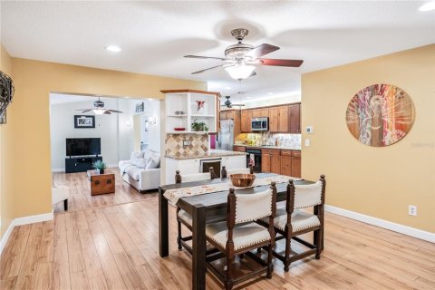 House in Apopka, Florida 4 bedrooms, 285.02 sq.m. № 1813760 - photo 12