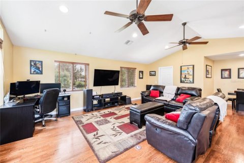 House in Apopka, Florida 4 bedrooms, 285.02 sq.m. № 1813760 - photo 25