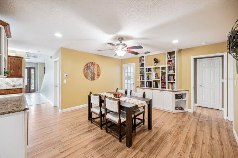 House in Apopka, Florida 4 bedrooms, 285.02 sq.m. № 1813760 - photo 13
