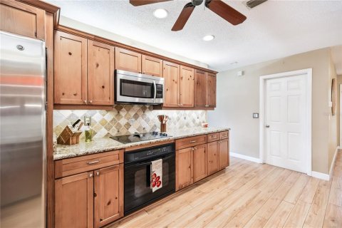 House in Apopka, Florida 4 bedrooms, 285.02 sq.m. № 1813760 - photo 10