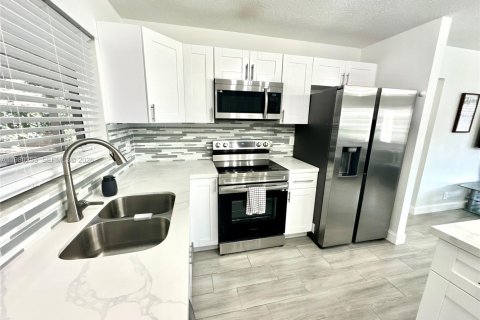 Villa ou maison à louer à Boynton Beach, Floride: 3 chambres, 121.42 m2 № 2045323 - photo 4