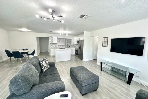 Villa ou maison à louer à Boynton Beach, Floride: 3 chambres, 121.42 m2 № 2045323 - photo 3