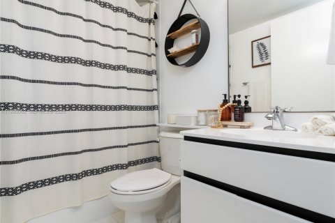 Copropriété à vendre à Miami Beach, Floride: 2 chambres, 109.62 m2 № 2052050 - photo 19