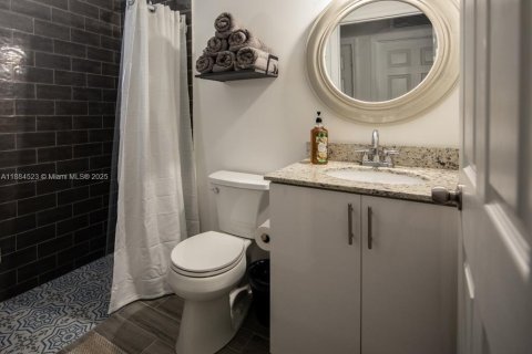 Casa en alquiler en Miami, Florida, 4 dormitorios, 102.19 m2 № 1978824 - foto 12