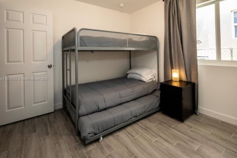 Casa en alquiler en Miami, Florida, 4 dormitorios, 102.19 m2 № 1978824 - foto 10