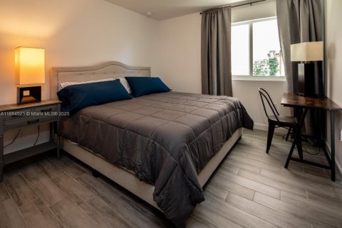 Casa en alquiler en Miami, Florida, 4 dormitorios, 102.19 m2 № 1978824 - foto 8