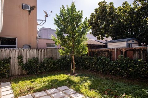 Casa en alquiler en Miami, Florida, 4 dormitorios, 102.19 m2 № 1978824 - foto 14