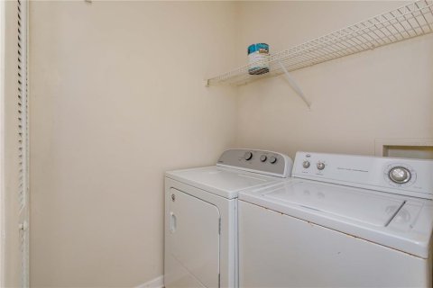 Condo in Orlando, Florida, 2 bedrooms № 2103599 - photo 17