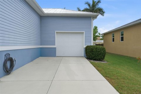 House in Punta Gorda, Florida 2 bedrooms, 117.99 sq.m. № 2100863 - photo 4