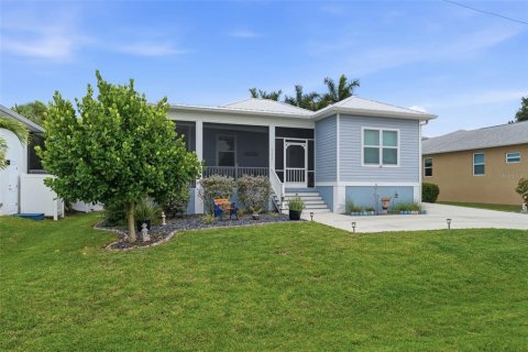 House in Punta Gorda, Florida 2 bedrooms, 117.99 sq.m. № 2100863 - photo 2
