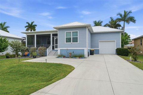 House in Punta Gorda, Florida 2 bedrooms, 117.99 sq.m. № 2100863 - photo 3