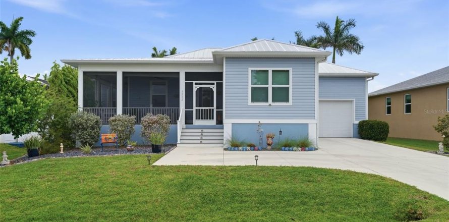 House in Punta Gorda, Florida 2 bedrooms, 117.99 sq.m. № 2100863