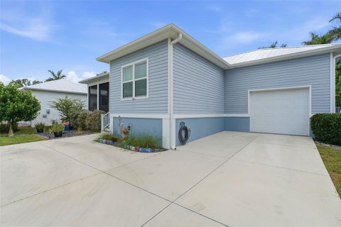 House in Punta Gorda, Florida 2 bedrooms, 117.99 sq.m. № 2100863 - photo 5