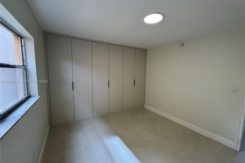 Купить кондоминиум в Хайалиа, Флорида 2 спальни, 93.46м2, № 2030465 - фото 5