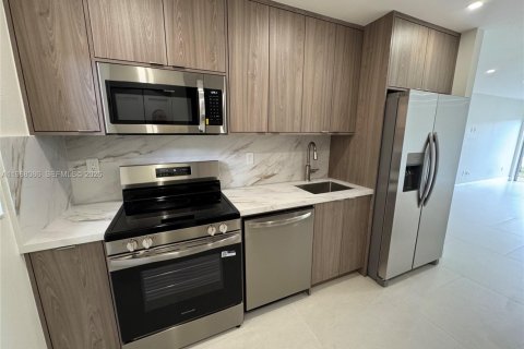 Купить кондоминиум в Хайалиа, Флорида 2 спальни, 93.46м2, № 2030465 - фото 3