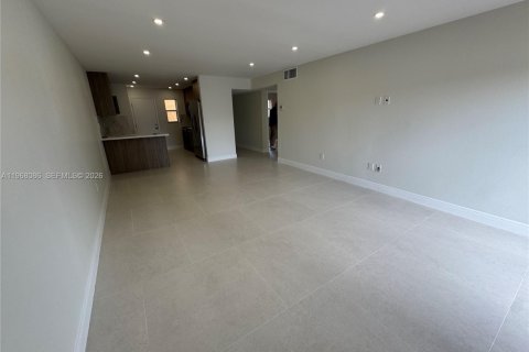 Купить кондоминиум в Хайалиа, Флорида 2 спальни, 93.46м2, № 2030465 - фото 4