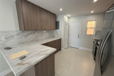 Купить кондоминиум в Хайалиа, Флорида 2 спальни, 93.46м2, № 2030465 - фото 11