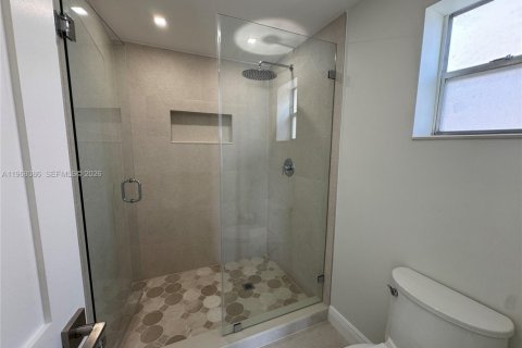 Купить кондоминиум в Хайалиа, Флорида 2 спальни, 93.46м2, № 2030465 - фото 9