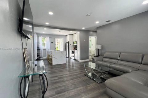 Casa en venta en Fort Lauderdale, Florida, 3 dormitorios, 95.32 m2 № 2018826 - foto 4