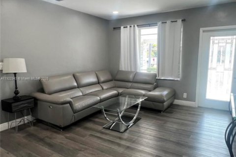 Casa en venta en Fort Lauderdale, Florida, 3 dormitorios, 95.32 m2 № 2018826 - foto 5