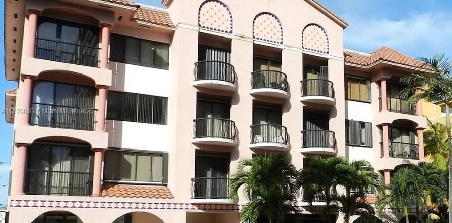 Condo in Surfside, Florida, 2 bedrooms № 1921029