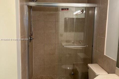 Condo in Surfside, Florida, 2 bedrooms  № 1921029 - photo 3