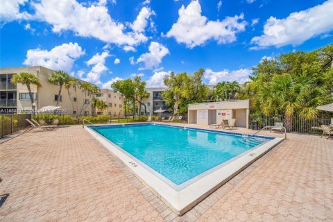 Снять в аренду кондоминиум в Майами, Флорида 2 спальни, 89.65м2, № 1954848 - фото 28