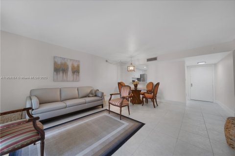 Снять в аренду кондоминиум в Майами, Флорида 2 спальни, 89.65м2, № 1954848 - фото 6