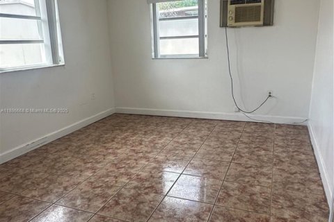 Villa ou maison à vendre à Miami, Floride: 5 chambres, 182.92 m2 № 1933168 - photo 7