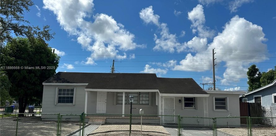 Villa ou maison à Miami, Floride 5 chambres, 182.92 m2 № 1933168