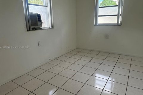 Villa ou maison à vendre à Miami, Floride: 5 chambres, 182.92 m2 № 1933168 - photo 8