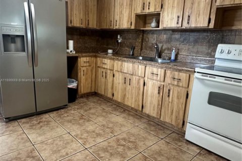 Villa ou maison à vendre à Miami, Floride: 5 chambres, 182.92 m2 № 1933168 - photo 6