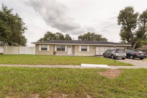 Villa ou maison à Spring Hill, Floride 3 chambres, 119.75 m2 № 2400476