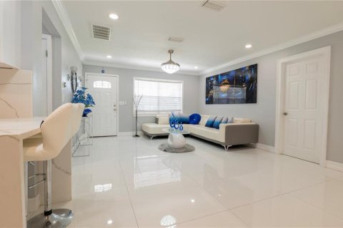 Villa ou maison à louer à Spring Hill, Floride: 3 chambres, 119.75 m2 № 2400476 - photo 4