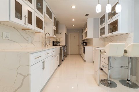 Villa ou maison à louer à Spring Hill, Floride: 3 chambres, 119.75 m2 № 2400476 - photo 8
