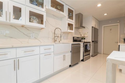 Villa ou maison à louer à Spring Hill, Floride: 3 chambres, 119.75 m2 № 2400476 - photo 9