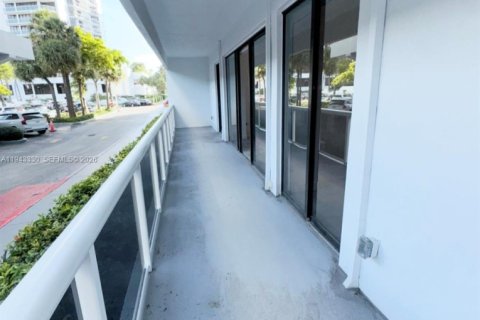 Condo in Aventura, Florida, 2 bedrooms  № 2001719 - photo 11