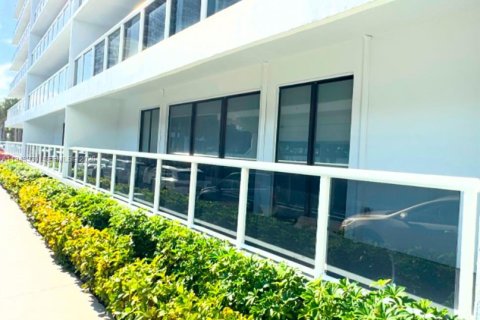 Condo in Aventura, Florida, 2 bedrooms  № 2001719 - photo 12