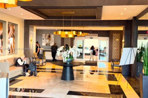 Condo in Aventura, Florida, 2 bedrooms  № 2001719 - photo 14