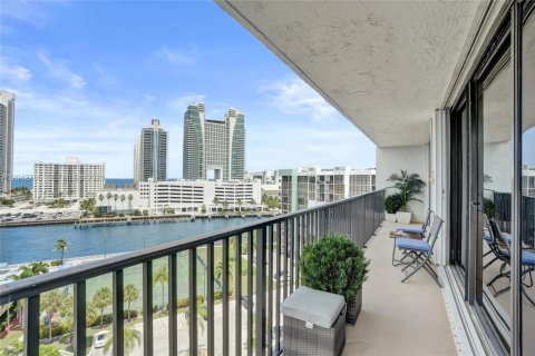 Condo in Hallandale Beach, Florida, 2 bedrooms  № 2186135 - photo 3