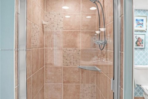 Condo in Hallandale Beach, Florida, 2 bedrooms  № 2186135 - photo 30